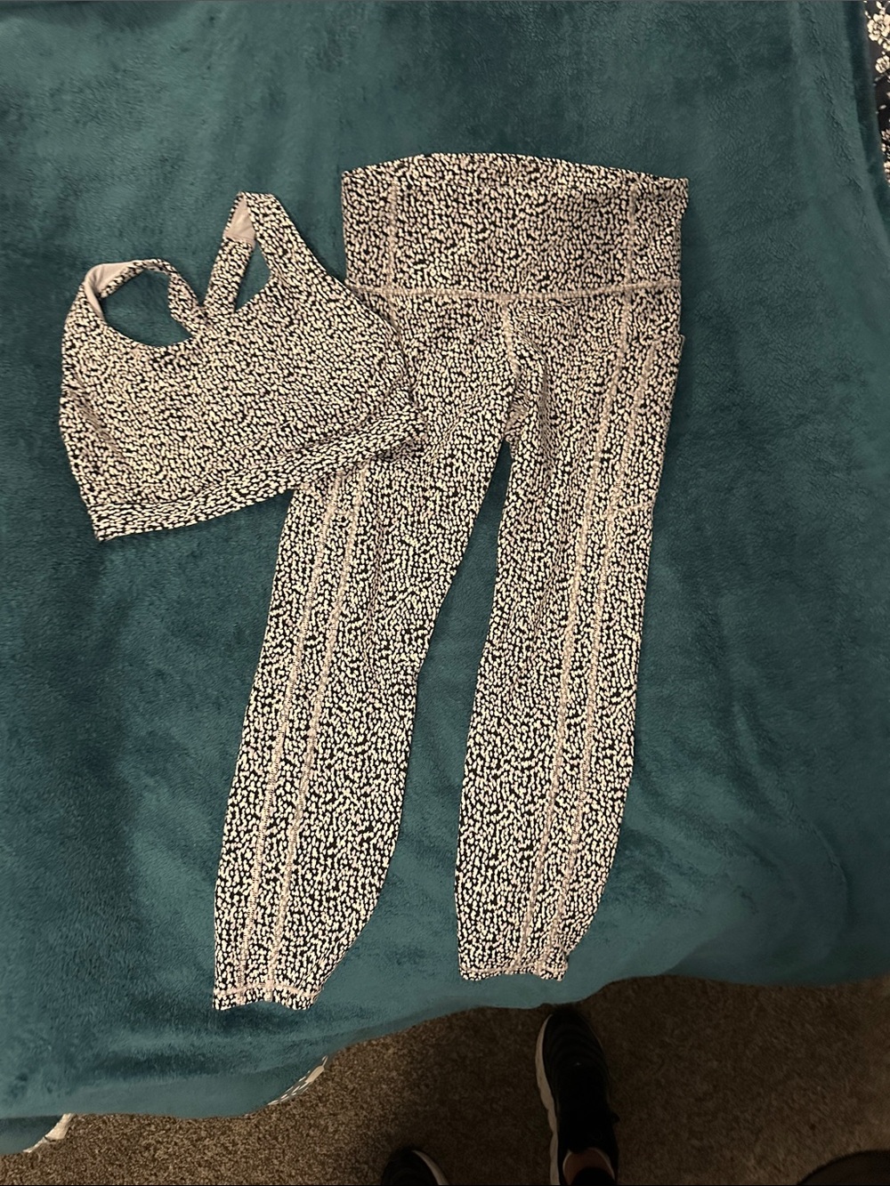 Athleta Ultimate Stash Textured 7/8 Leggings + Sports Bra Set M Black White